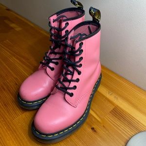 Doc Marten 8 Eyelet Boots - Acid Pink